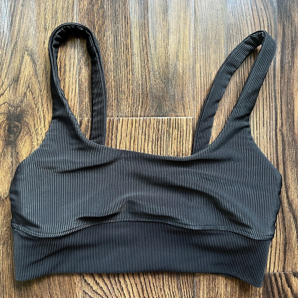 BEACH RIOT Leah top ribbed texture. Medium
